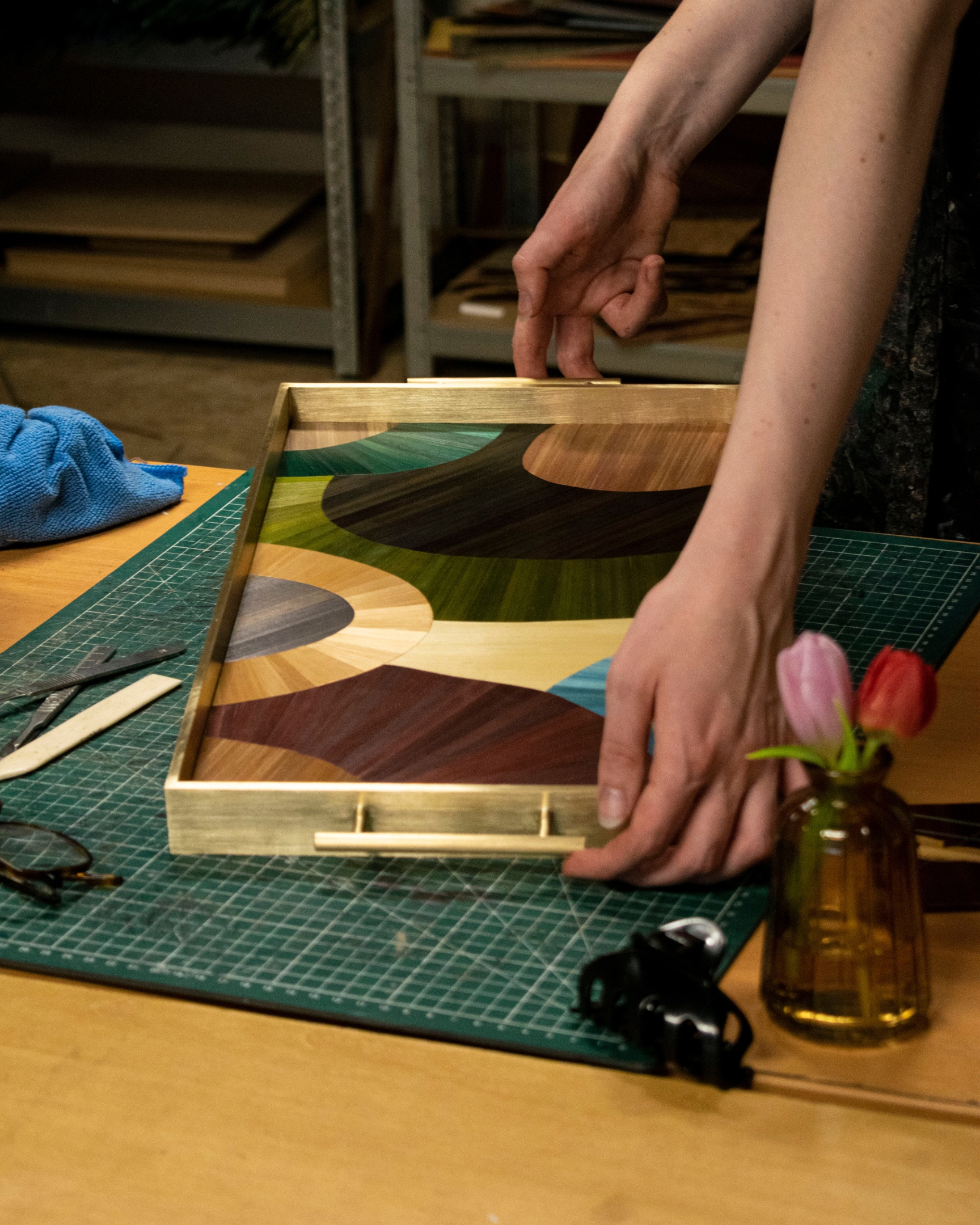 Collectible decorative tray with colorful straw marquetry